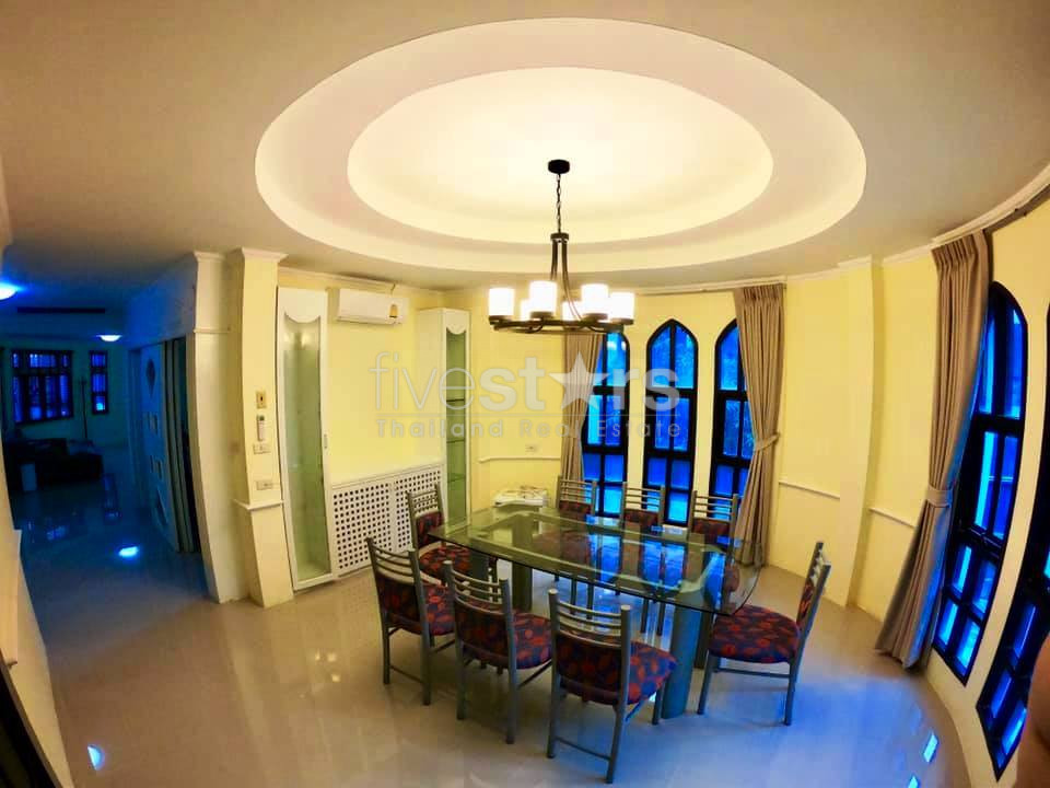 Belle townhouse de 4 chambres à louer à Sukhumvit, photo 2
