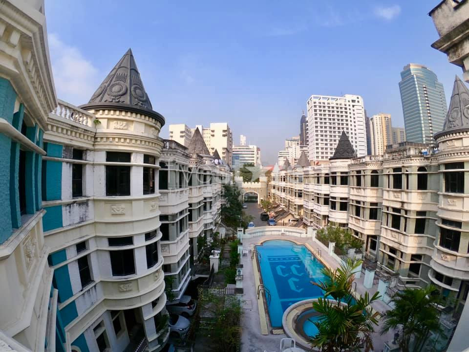 Belle townhouse de 4 chambres à louer à Sukhumvit