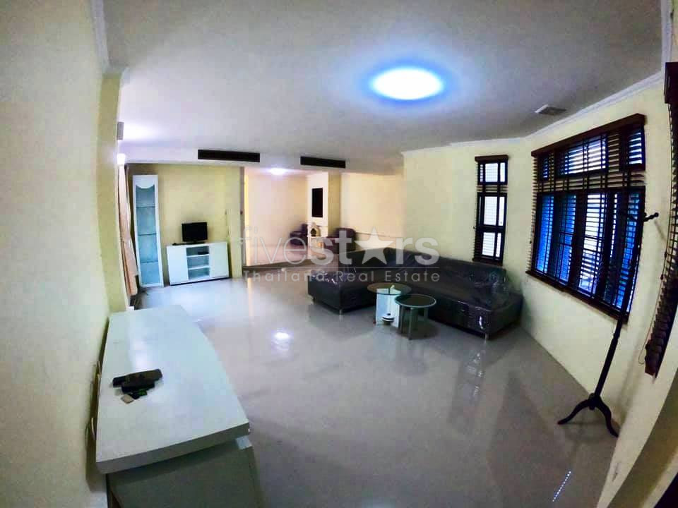 Belle townhouse de 4 chambres à louer à Sukhumvit, photo 3