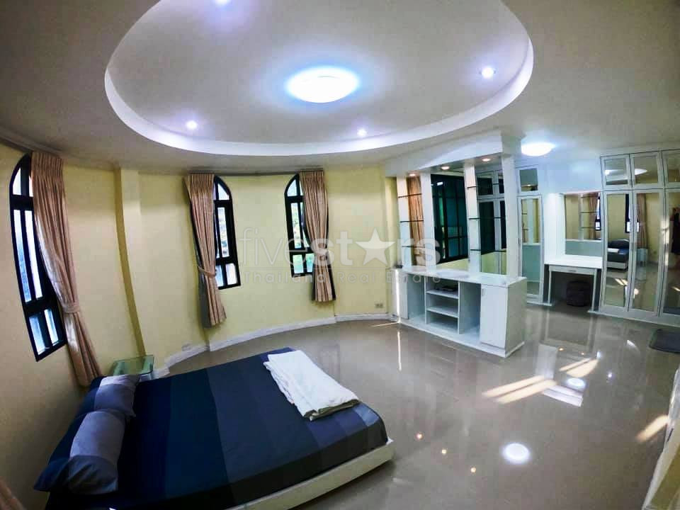 Belle townhouse de 4 chambres à louer à Sukhumvit, photo 6