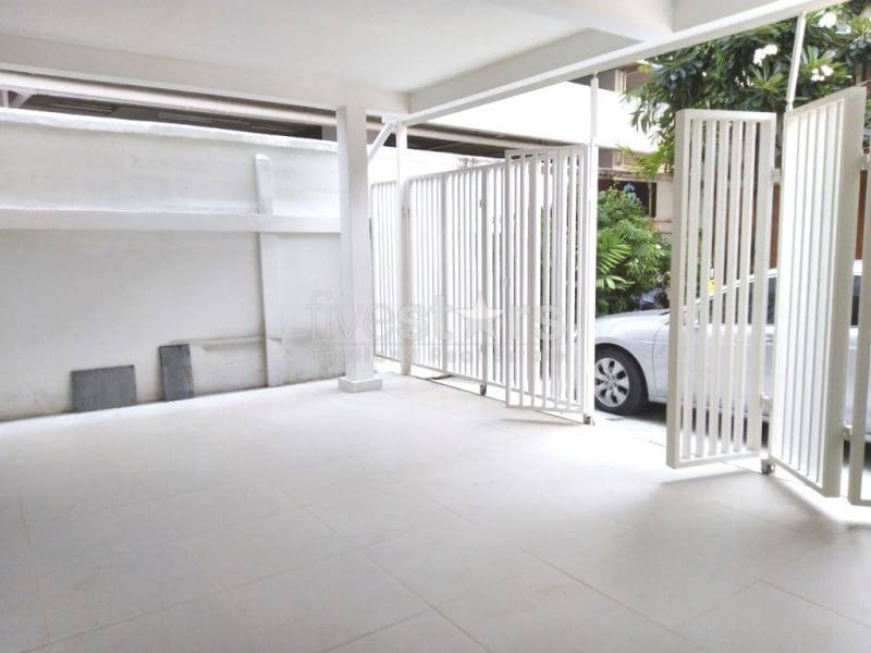 Renovated 3 Storey Townhouse/home office for rent in Nana, photo 3