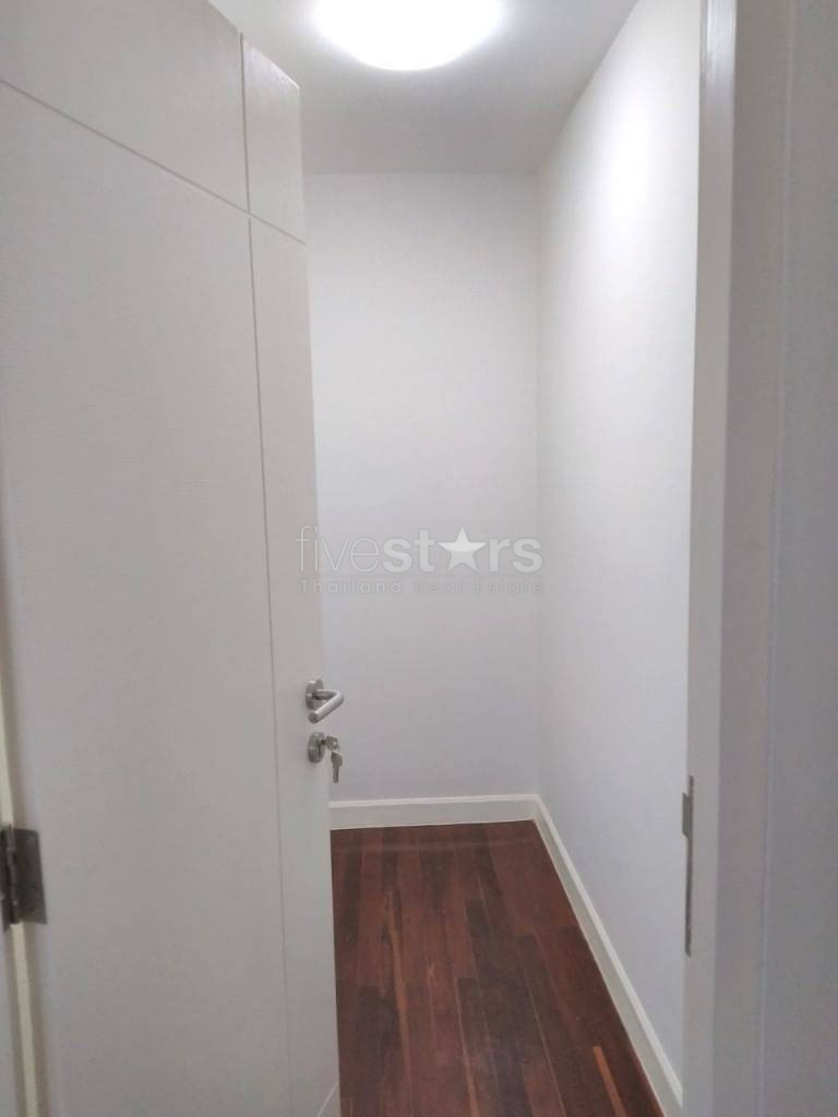 Renovated 3 Storey Townhouse/home office for rent in Nana, photo 6
