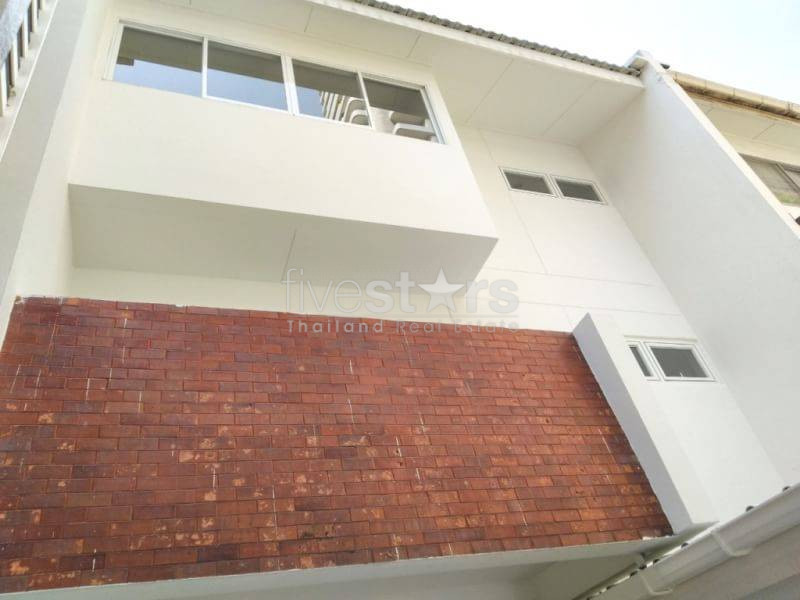 Renovated 3 Storey Townhouse/home office for rent in Nana, photo 18