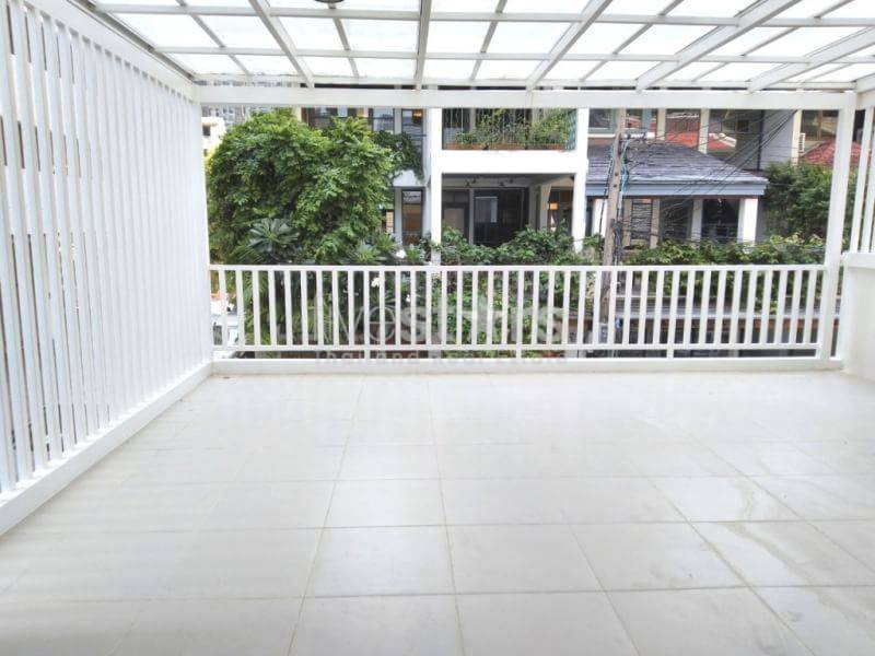 Renovated 3 Storey Townhouse/home office for rent in Nana