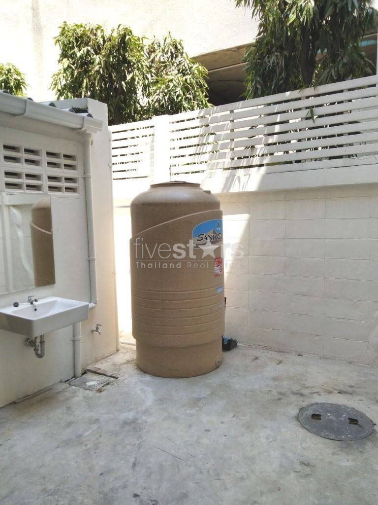 Renovated 3 Storey Townhouse/home office for rent in Nana, photo 20
