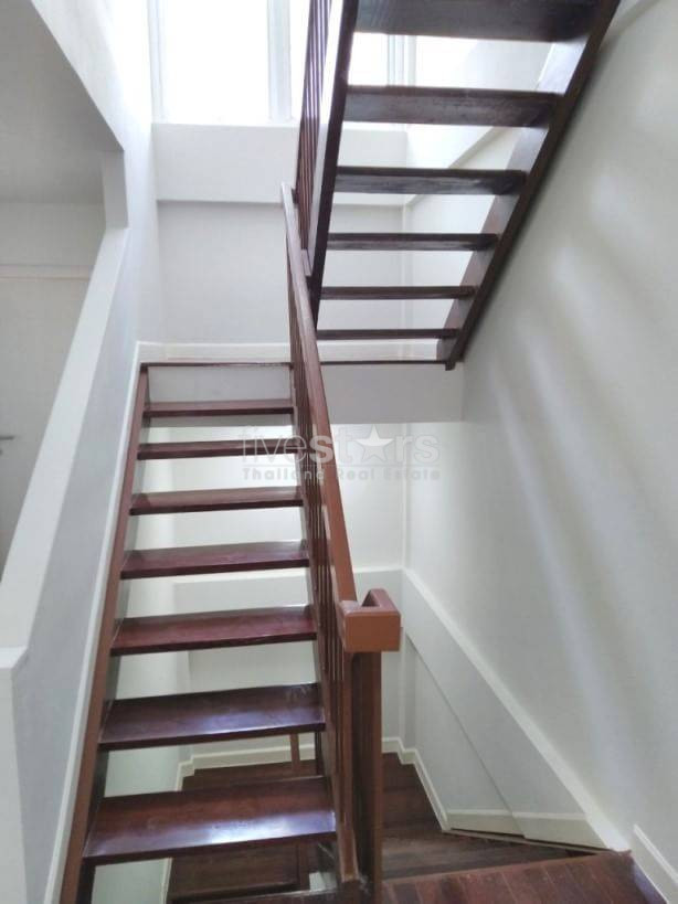 Renovated 3 Storey Townhouse/home office for rent in Nana, photo 12