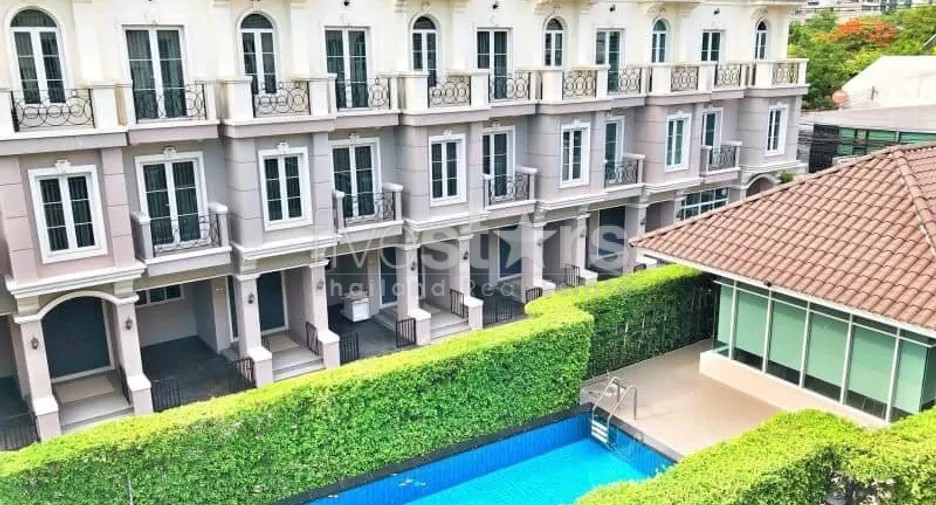 Maison de ville de 3 chambres à louer à Asoke, proche du parc de Benchakitti, photo 11