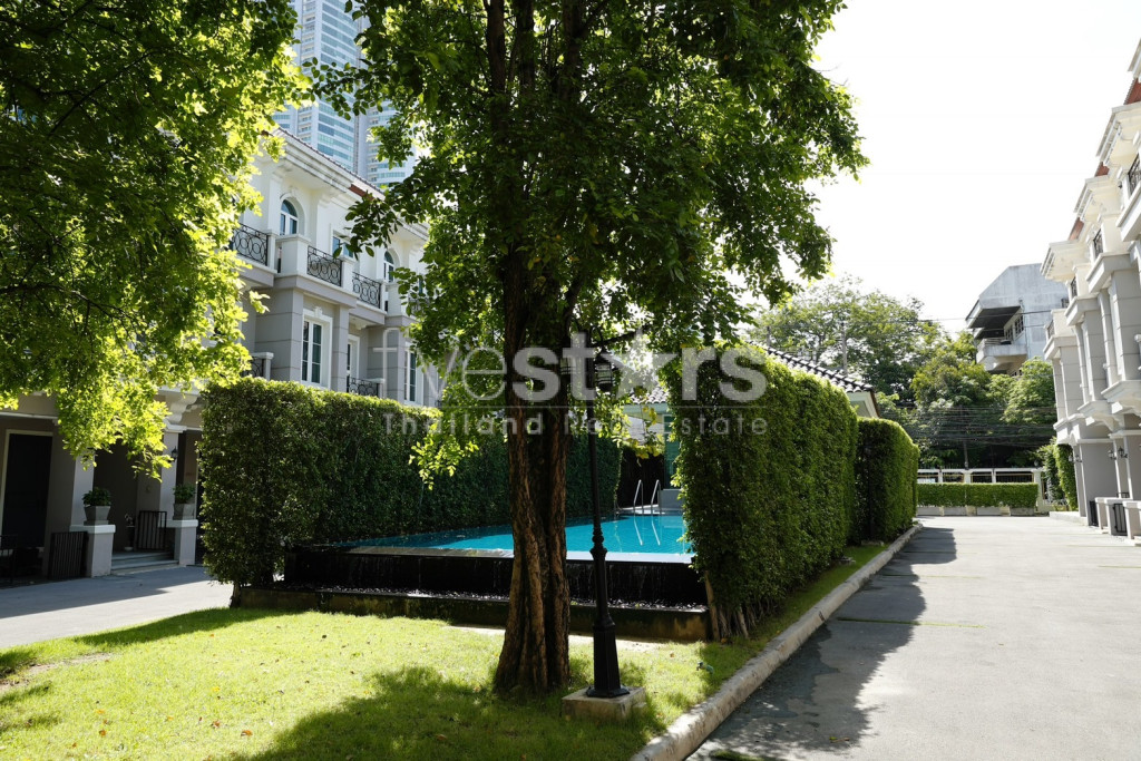 Maison de ville de 3 chambres à louer à Asoke, proche du parc de Benchakitti, photo 12