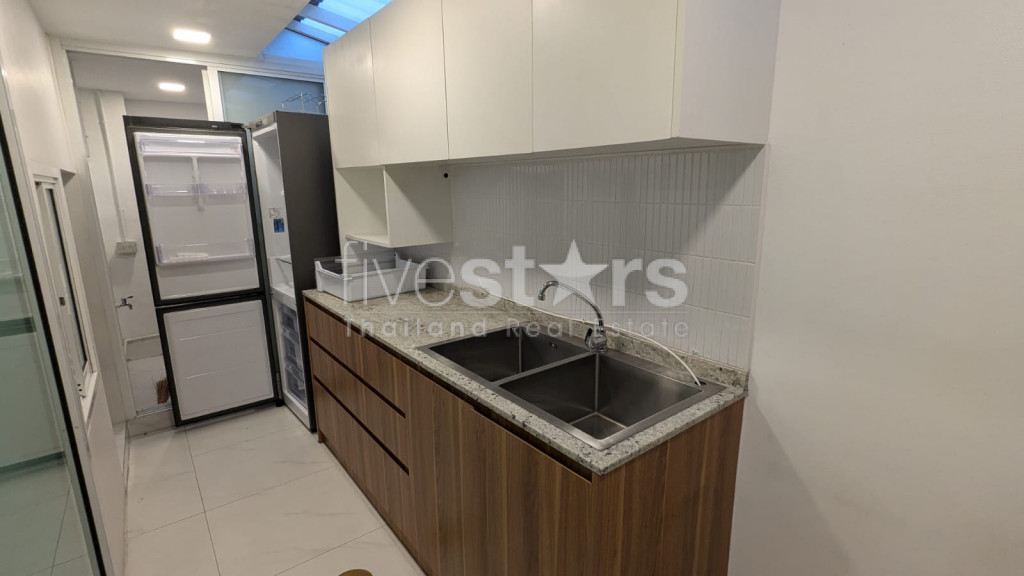 Townhouse avec 3 chambres à NanaT, ruelle calme proche de Soi 11, photo 8