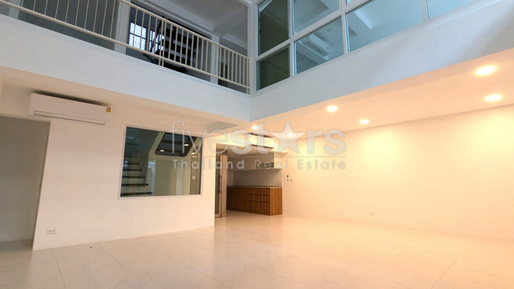 Townhouse avec 3 chambres à NanaT, ruelle calme proche de Soi 11, photo 4