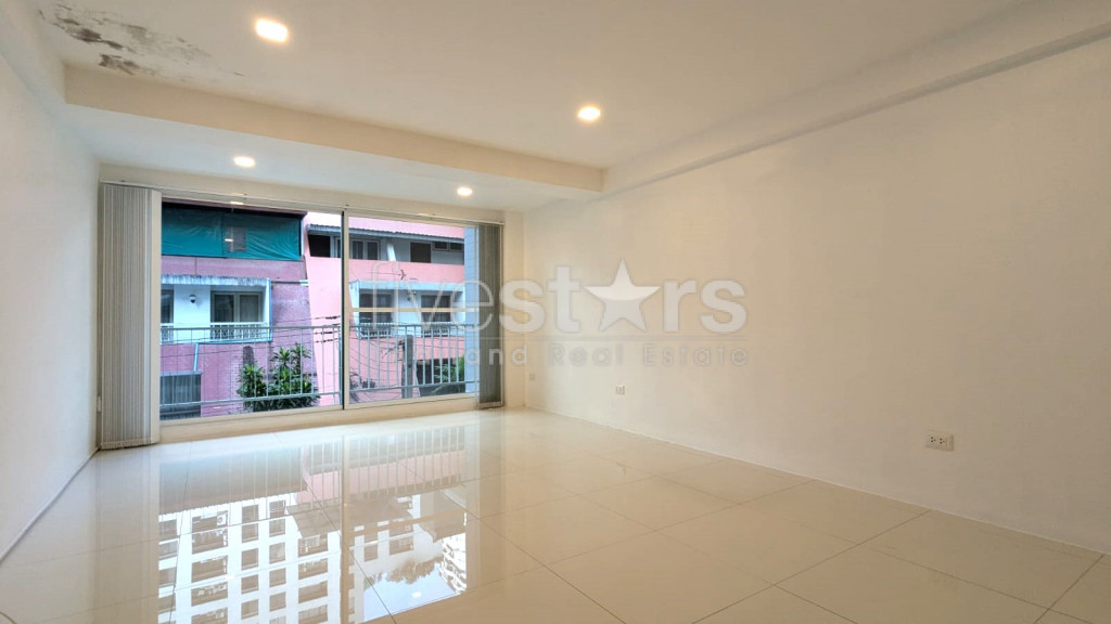 Townhouse avec 3 chambres à NanaT, ruelle calme proche de Soi 11, photo 13