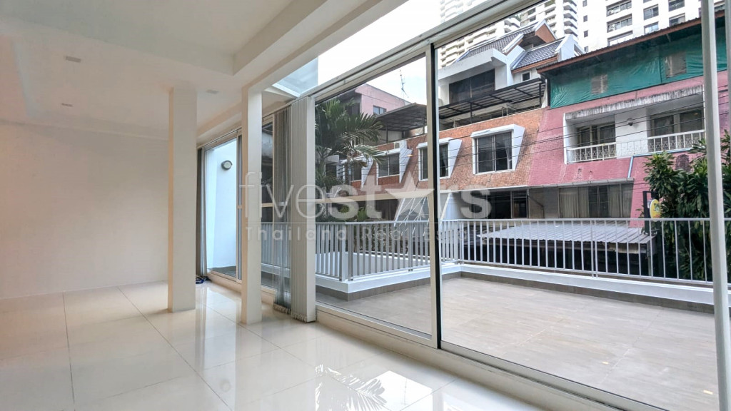 Townhouse avec 3 chambres à NanaT, ruelle calme proche de Soi 11, photo 12