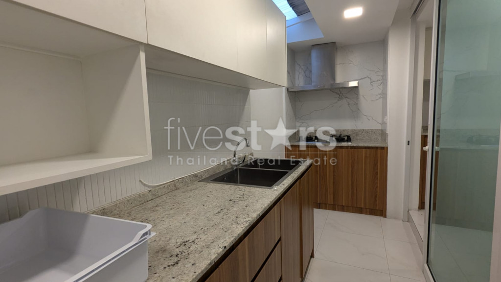 Townhouse avec 3 chambres à NanaT, ruelle calme proche de Soi 11, photo 6