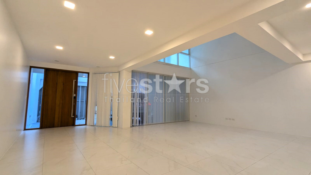 Townhouse avec 3 chambres à NanaT, ruelle calme proche de Soi 11, photo 5