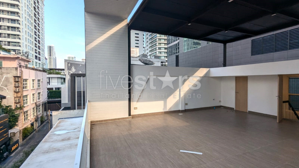 Townhouse avec 3 chambres à NanaT, ruelle calme proche de Soi 11, photo 15