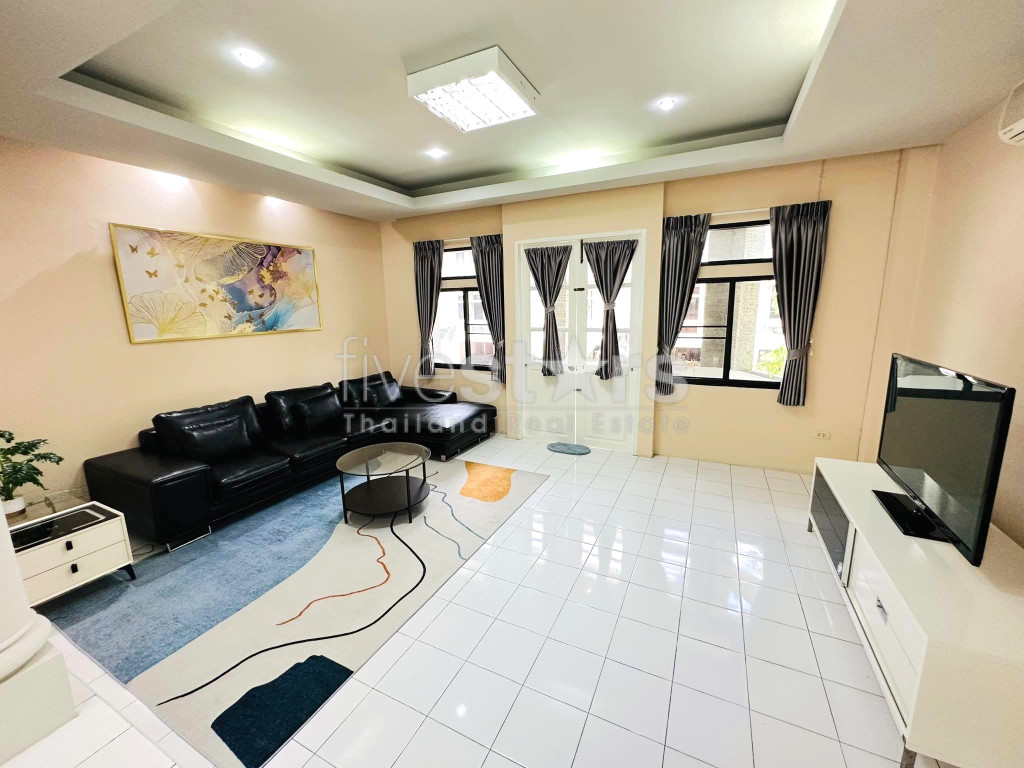 Maison de ville de 3 chambres à louer à Sukhumvit 31, photo 3