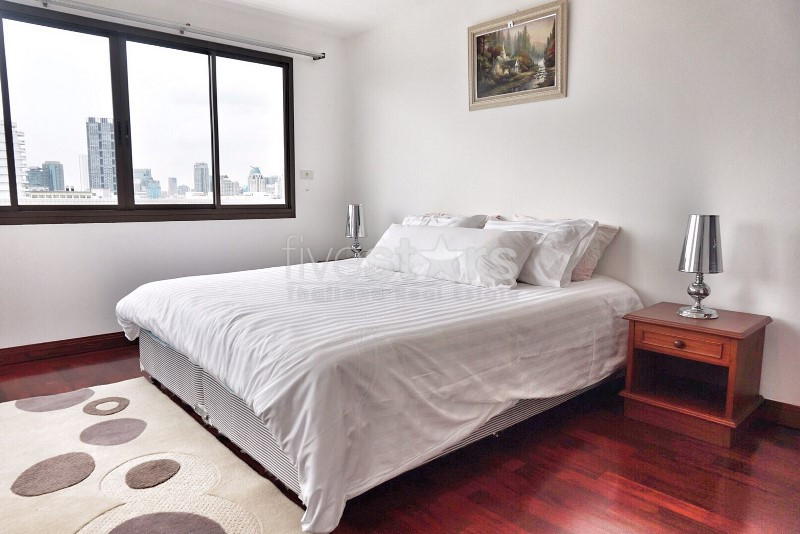 Appartement spacieux avec 4 chambres et grand balcon, photo 9