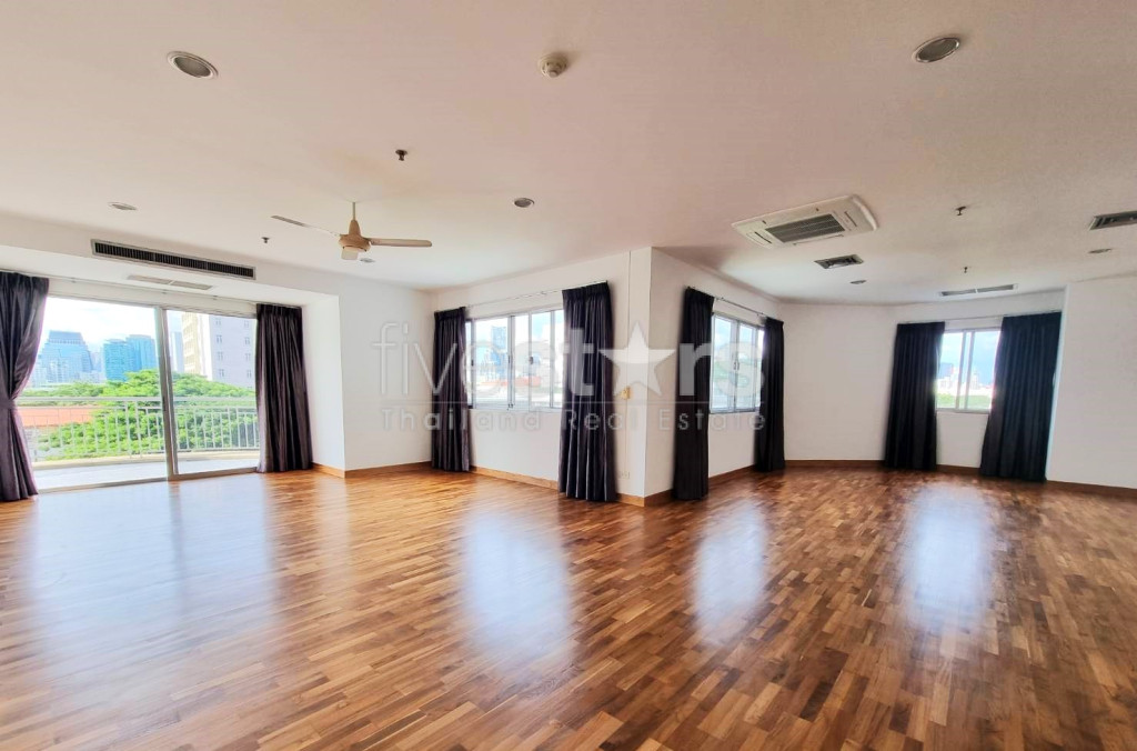 Grand appartement familial de 3 chambres à louer à Sathorn Nanglinchee