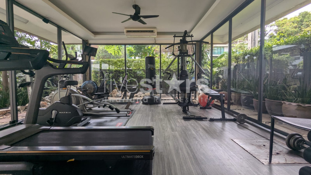 Appartement de 4 chambres rénové à louer à Sathorn, proche Villa Market Nanglinchee, photo 17