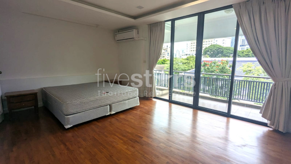 Appartement de 4 chambres rénové à louer à Sathorn, proche Villa Market Nanglinchee, photo 9