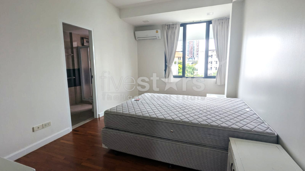Appartement de 4 chambres rénové à louer à Sathorn, proche Villa Market Nanglinchee, photo 12