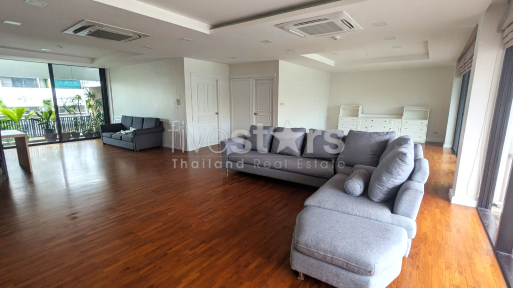 Appartement de 4 chambres rénové à louer à Sathorn, proche Villa Market Nanglinchee, photo 3