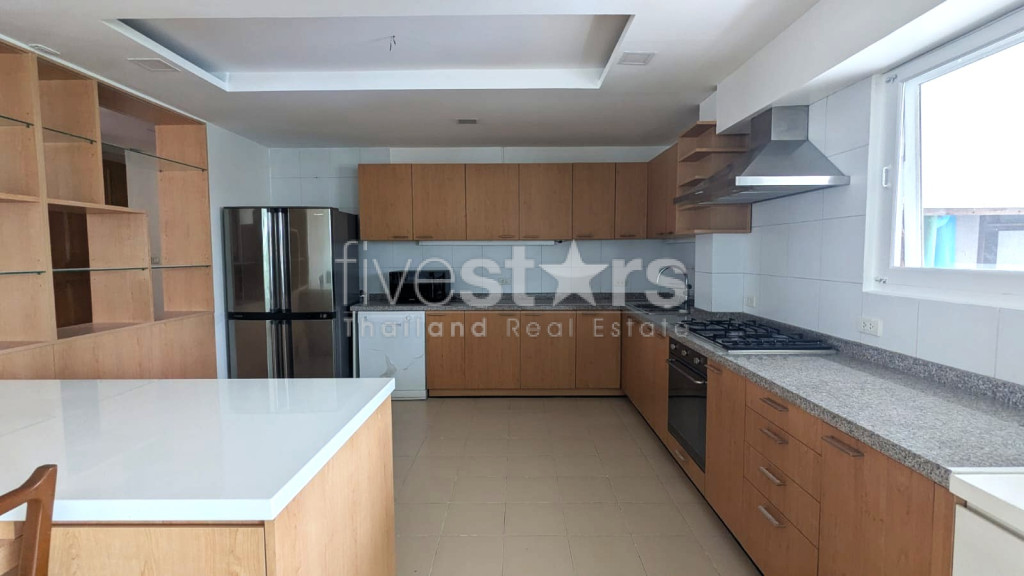 Appartement de 4 chambres rénové à louer à Sathorn, proche Villa Market Nanglinchee, photo 7
