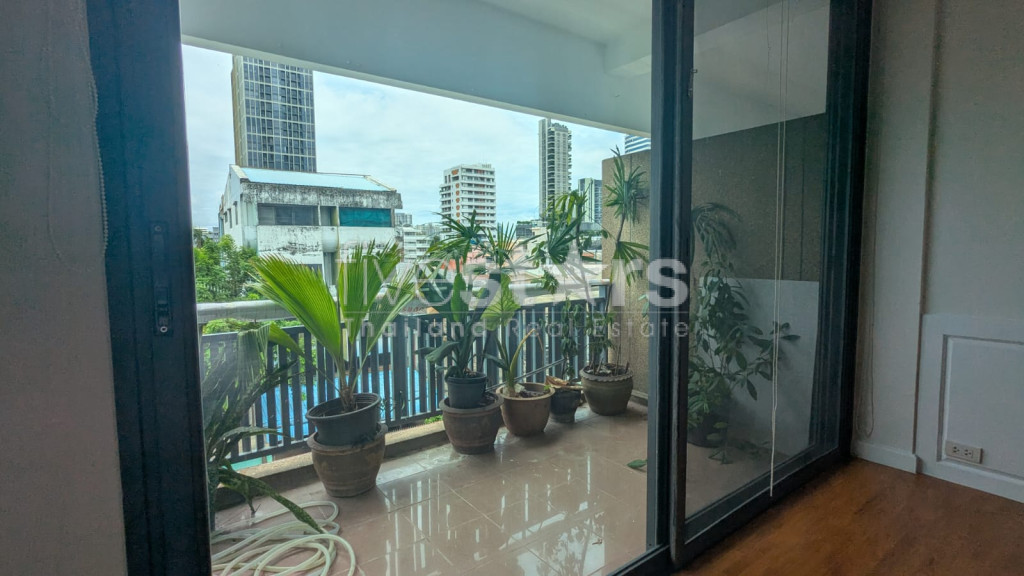 Appartement de 4 chambres rénové à louer à Sathorn, proche Villa Market Nanglinchee, photo 6