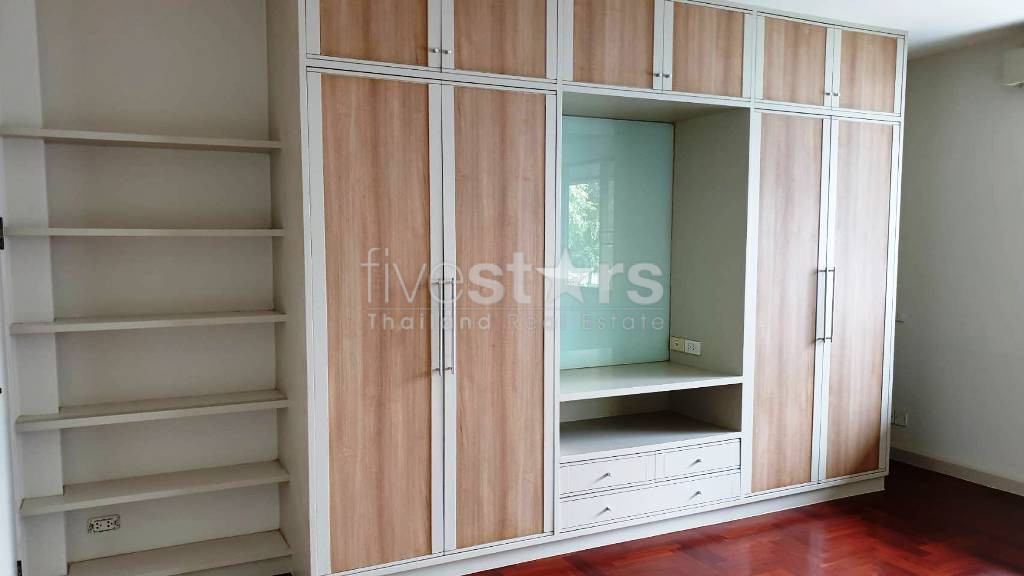 3 bedrooms house in compound for rent in Sathorn, photo 13