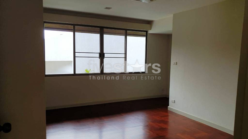 3 bedrooms house in compound for rent in Sathorn, photo 10