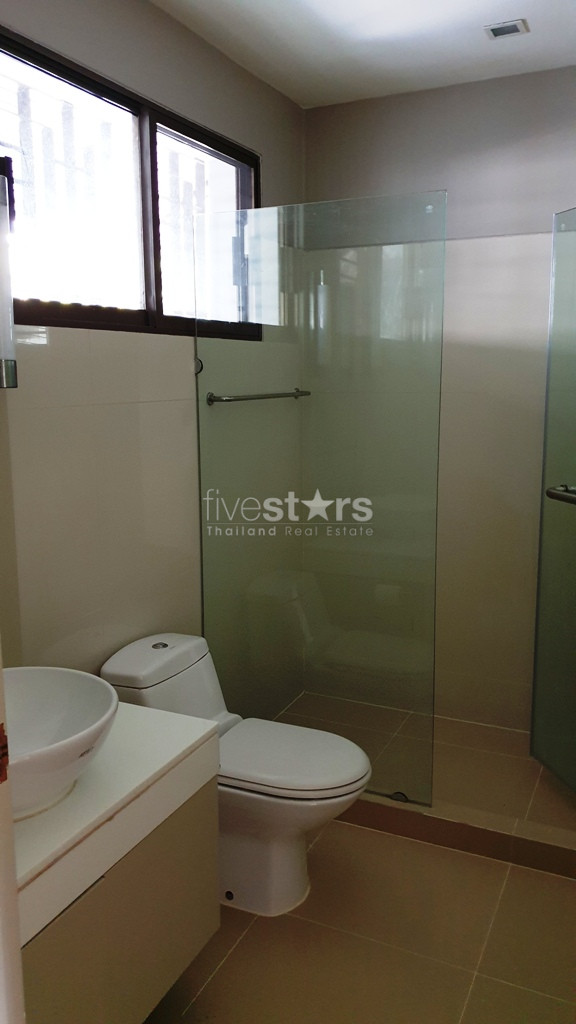 3 bedrooms house in compound for rent in Sathorn, photo 14