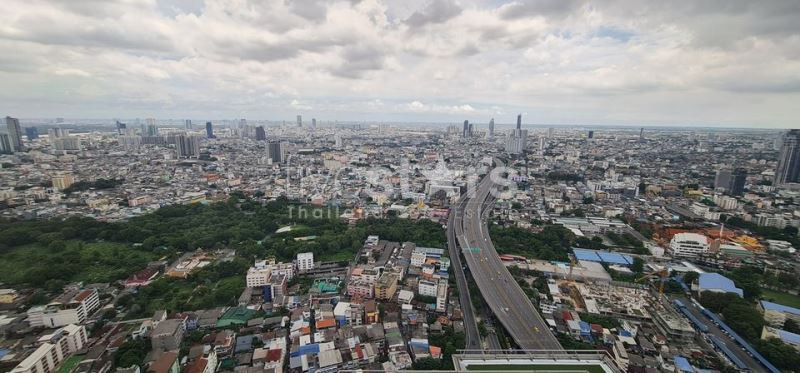 Penthouse 2 chambres à louer sur Sathorn-Narathiwas, photo 3