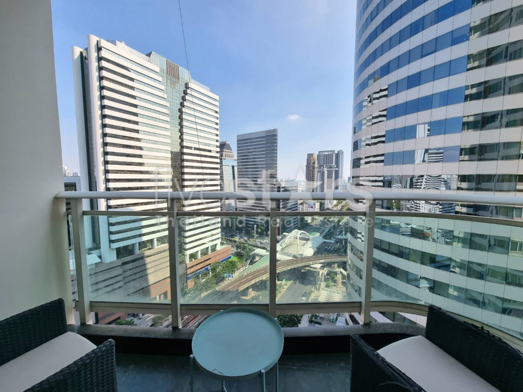 Condo moderne de 2 chambres à louer près de la station Chong Nonsi BTS, photo 2
