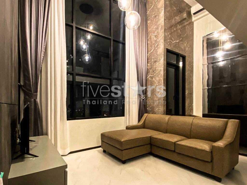 Condo duplex 1 chambre à louer sur Sathorn
