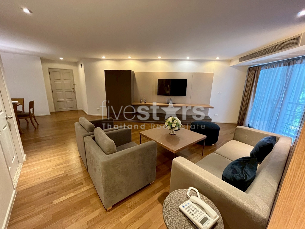 Appartement 2 chambres avec vue sur jardin à louer à Narathiwas-Sathorn