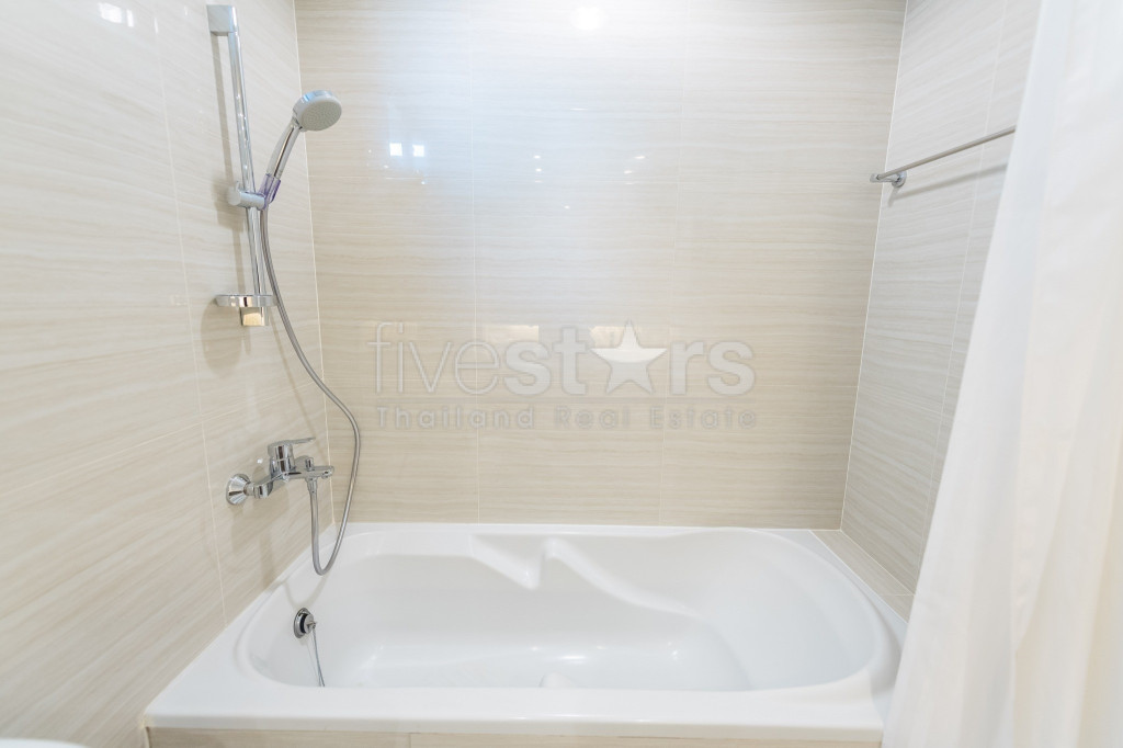 Appartement 2 chambres avec vue sur jardin à louer à Narathiwas-Sathorn, photo 7