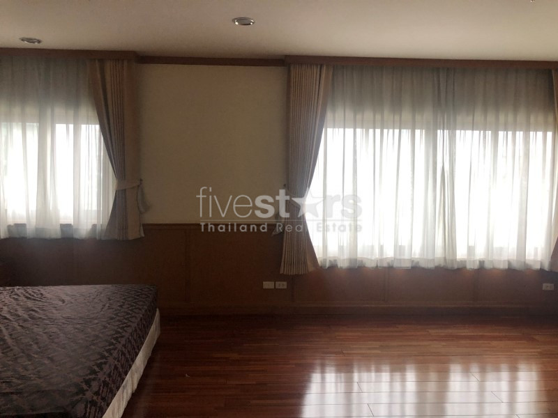 Spacious duplex 4 bedrooms apartment for rent close to Chongnonsi BTS, photo 9