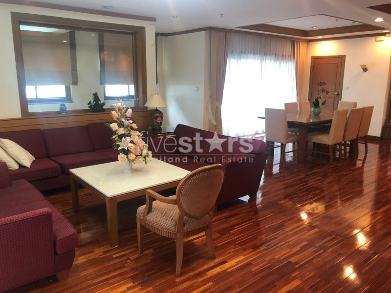 Spacious duplex 4 bedrooms apartment for rent close to Chongnonsi BTS
