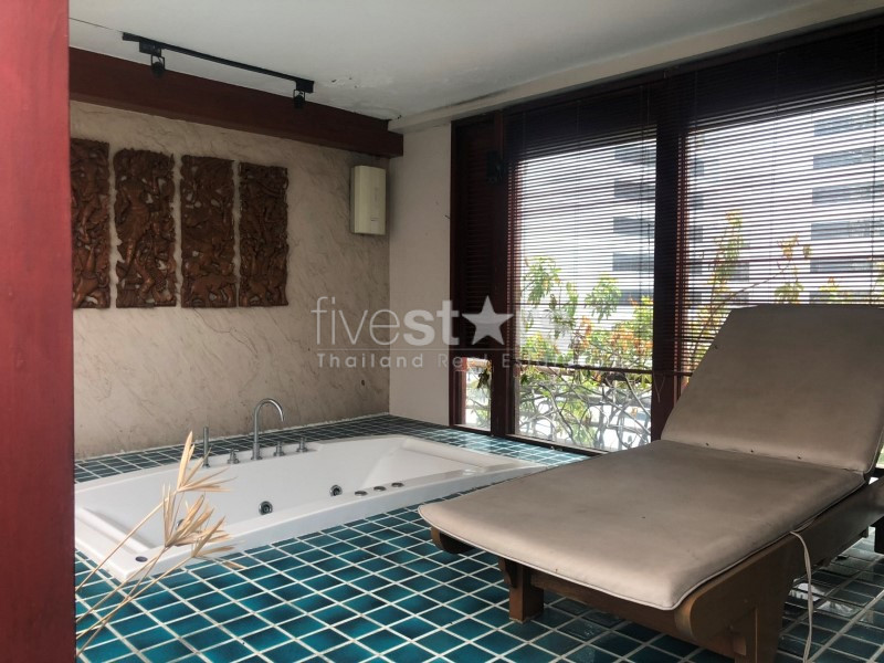 Spacious duplex 4 bedrooms apartment for rent close to Chongnonsi BTS, photo 12