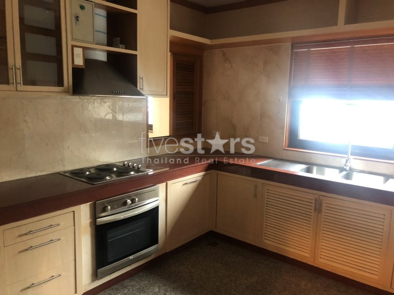 Spacious duplex 4 bedrooms apartment for rent close to Chongnonsi BTS, photo 5