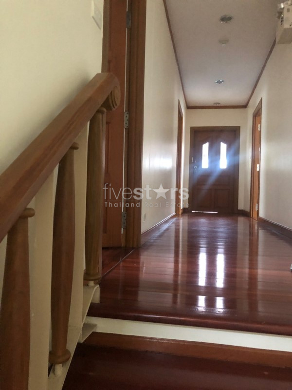 Spacious duplex 4 bedrooms apartment for rent close to Chongnonsi BTS, photo 8
