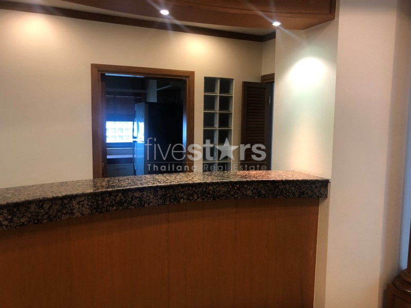 Spacious duplex 4 bedrooms apartment for rent close to Chongnonsi BTS, photo 4