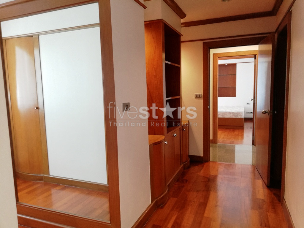 Large 3 bedrooms apartment for rent near BTS Chongnonsi, photo 9