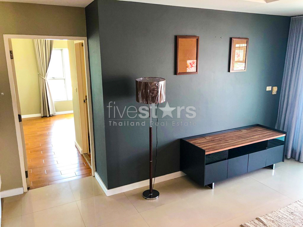 1-bedroom corner unit in Sathorn with nice city views, photo 9