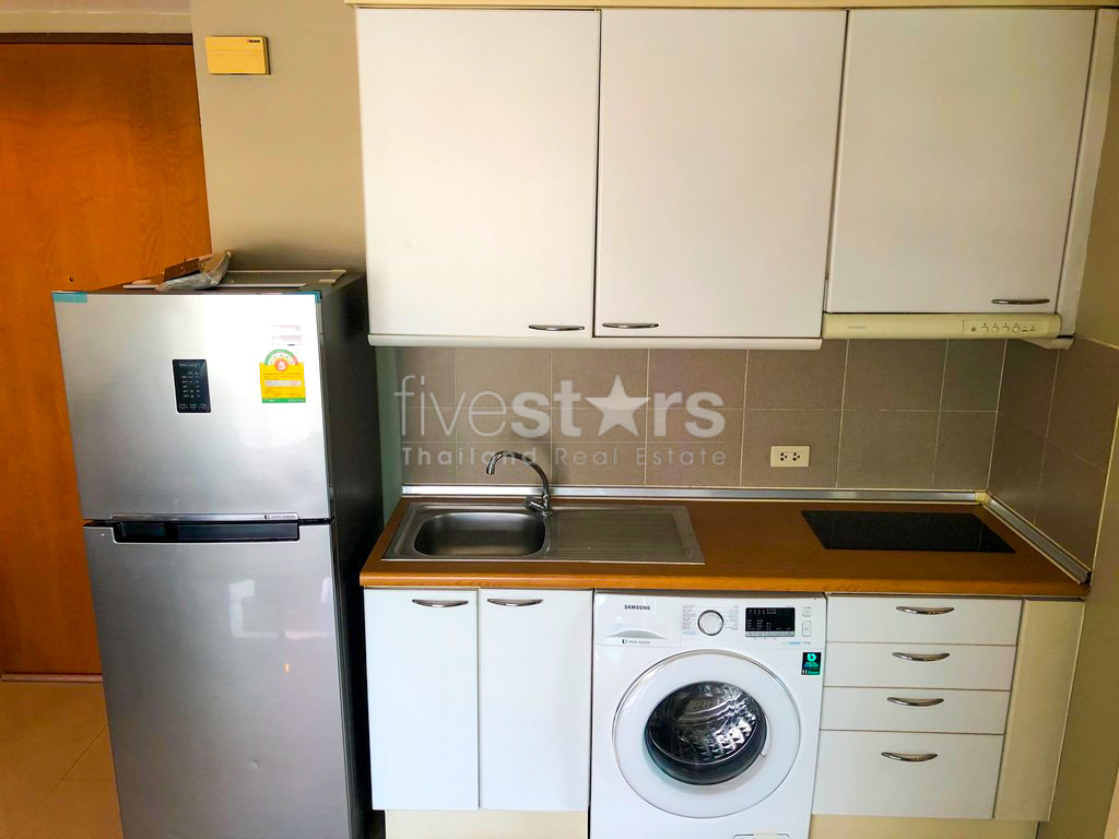 1-bedroom corner unit in Sathorn with nice city views, photo 8