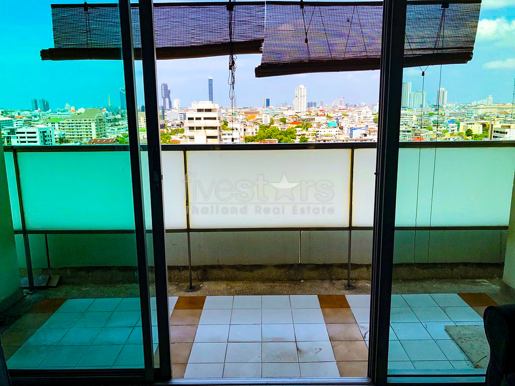 1-bedroom corner unit in Sathorn with nice city views, photo 4