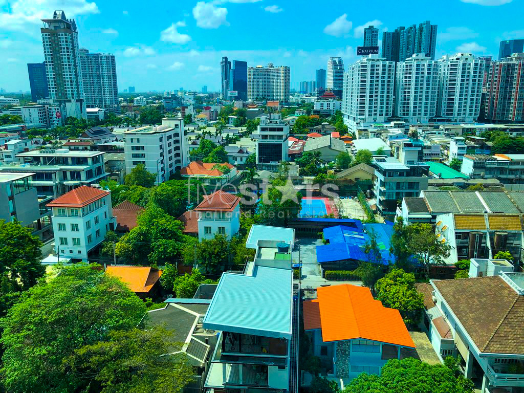 1-bedroom corner unit in Sathorn with nice city views, photo 13