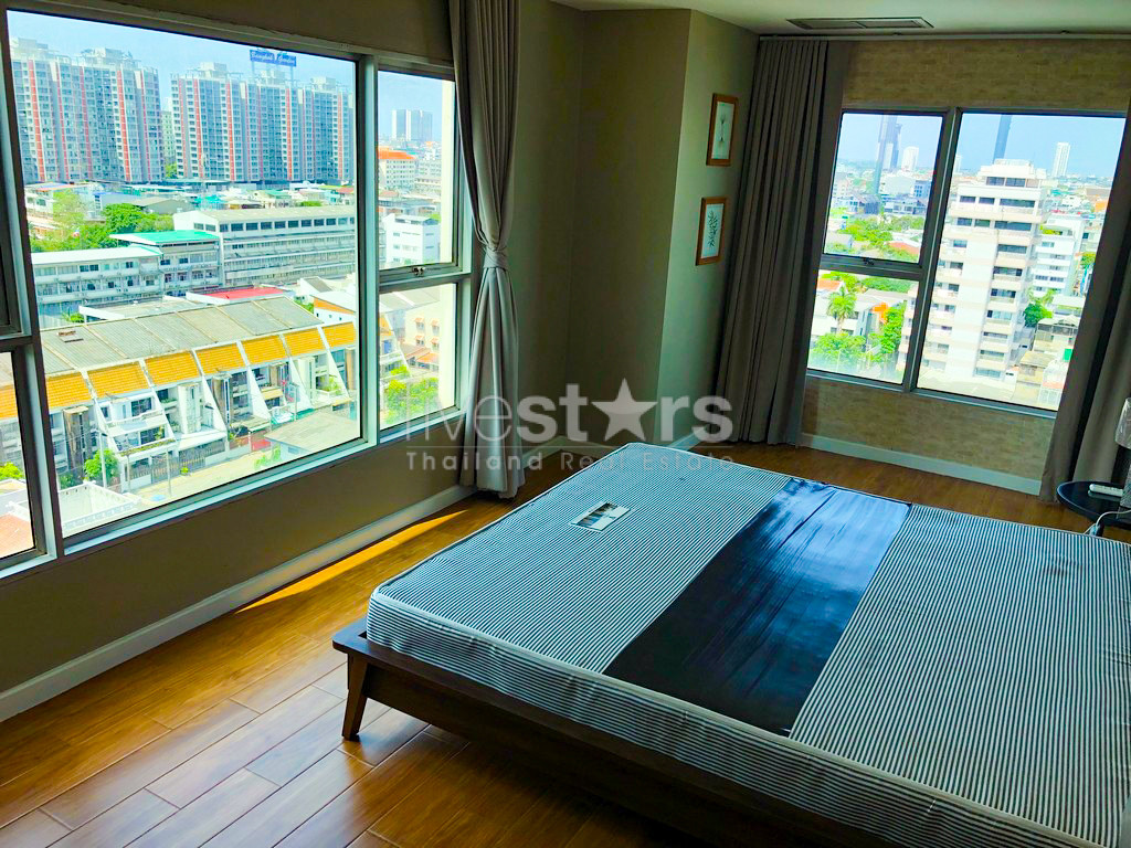 1-bedroom corner unit in Sathorn with nice city views, photo 10