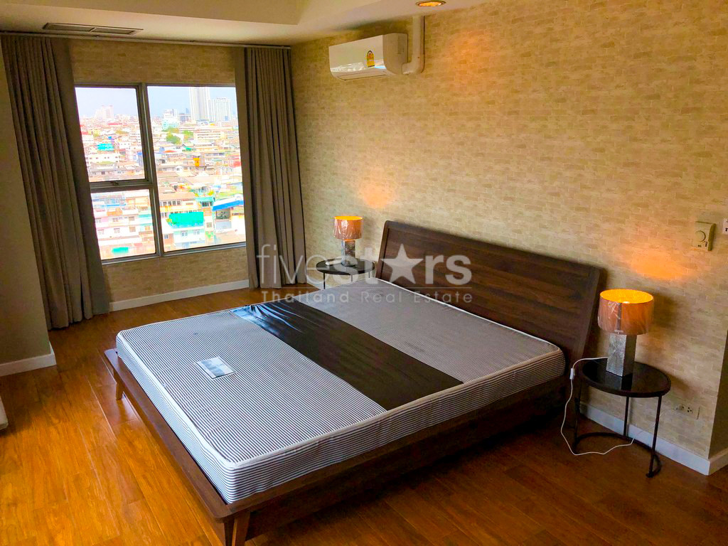 1-bedroom corner unit in Sathorn with nice city views, photo 11