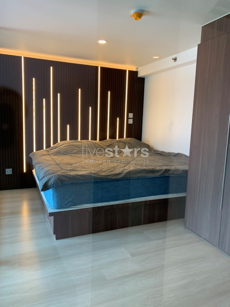 1 bedroom duplex condo for rent on Sathorn, photo 3